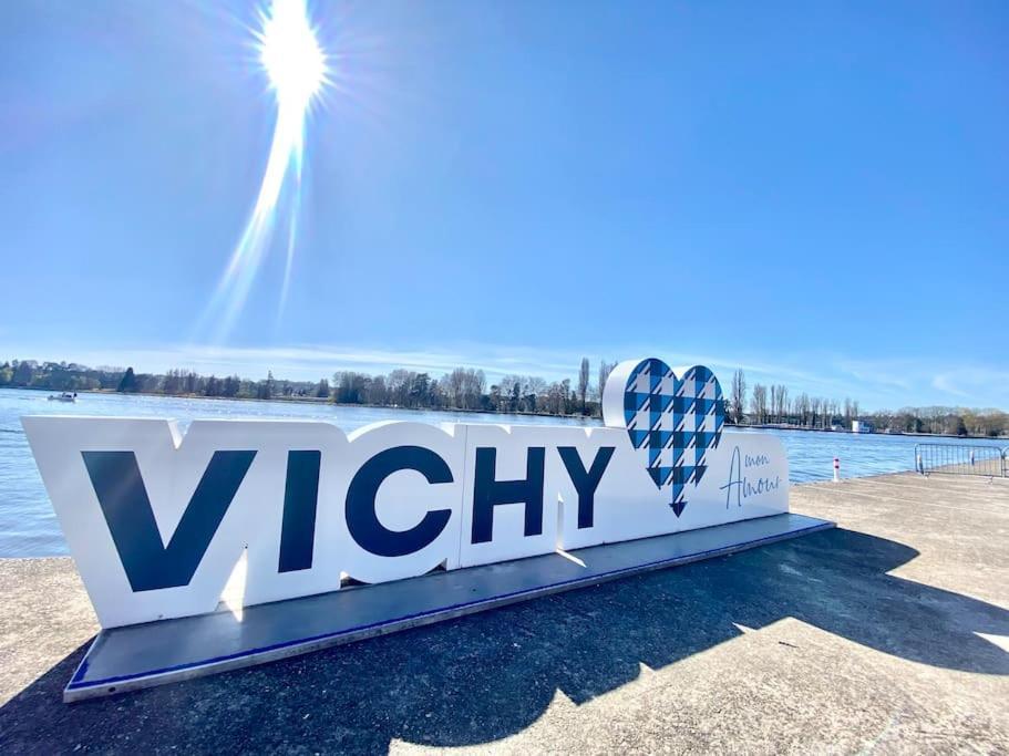 *Victoria Plaza* Loft Au Coeur De Vichy Apartment Екстериор снимка